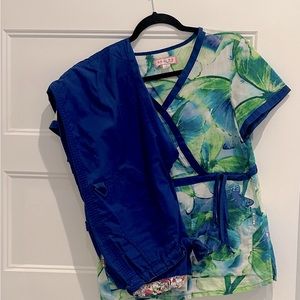 Koi Scrub set